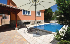  Four-Bedroom Holiday home Split with an Outdoor Swimming Pool 02  Сплит